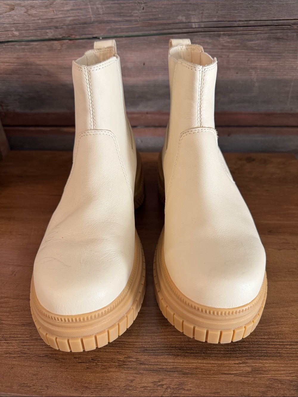 Sorel Cream Leather Chelsea Boots with Tan Lug Sole